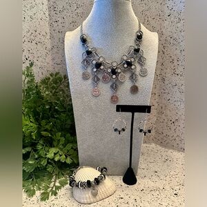 Black and silver jewelry set